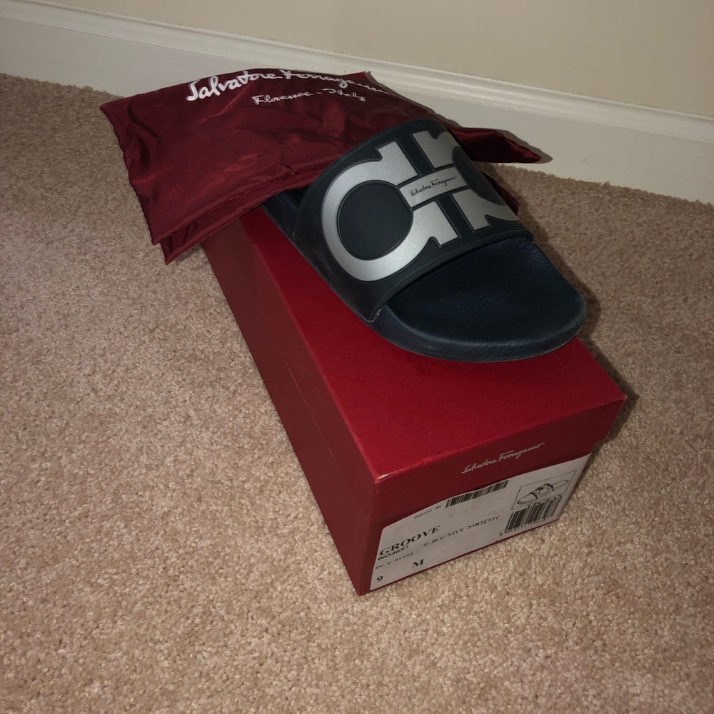 Salvatore Ferragamo Slides Size 9